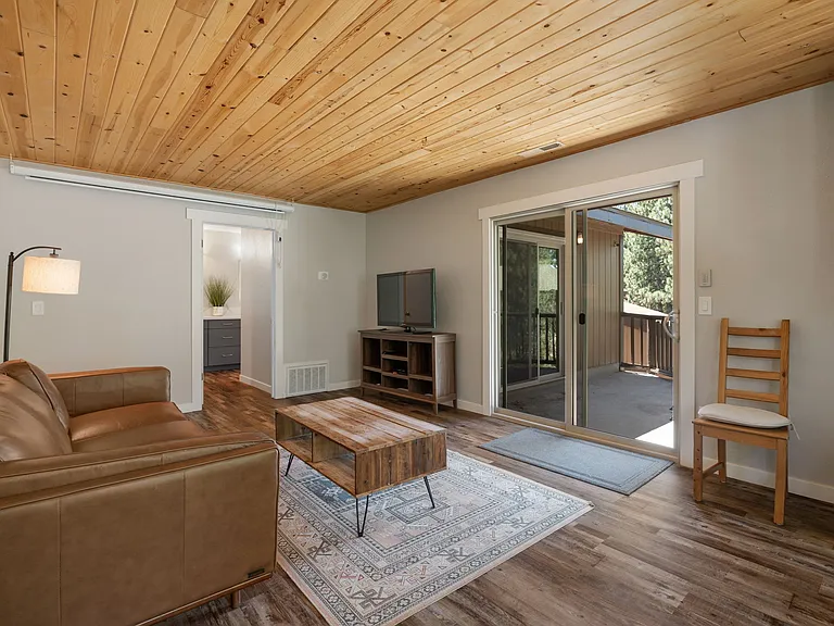 100 Lake Village Dr — Photo 25
