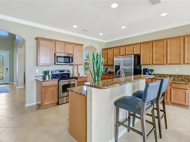 Kitchen with eating bar & stools