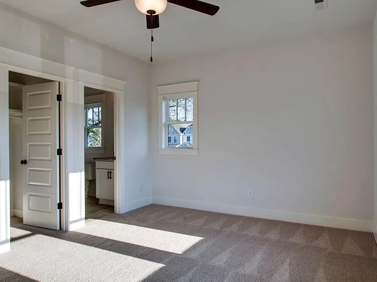 2044 Straightway Ave — Photo 11