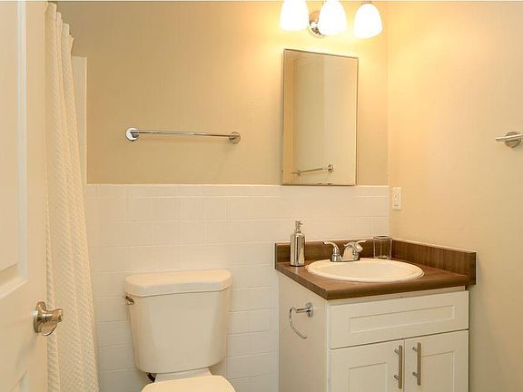 4th image of 1660 Gordon St #200