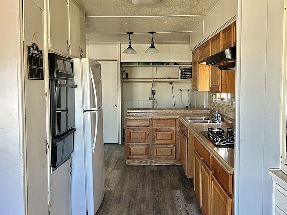 5th image of 829 W Reeves Ave