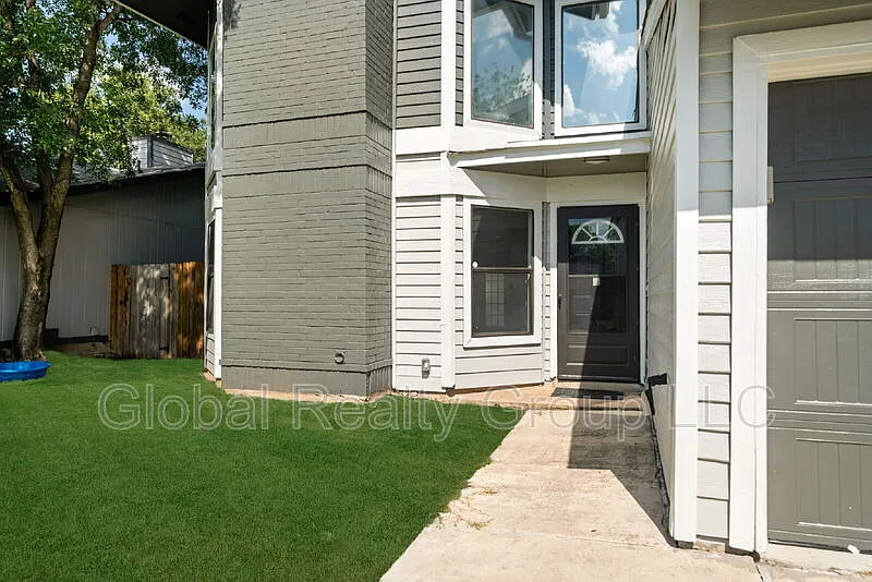 3 bed, 2.0 bath, 1832 sqft, $1,699 — Photo 4