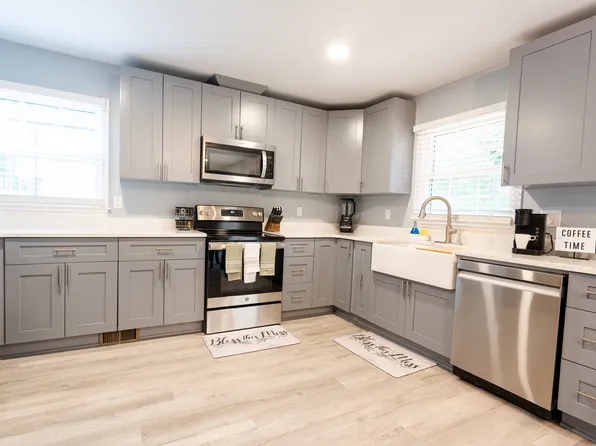 754 San Miguel Dr, Stone Mountain, GA 30083
