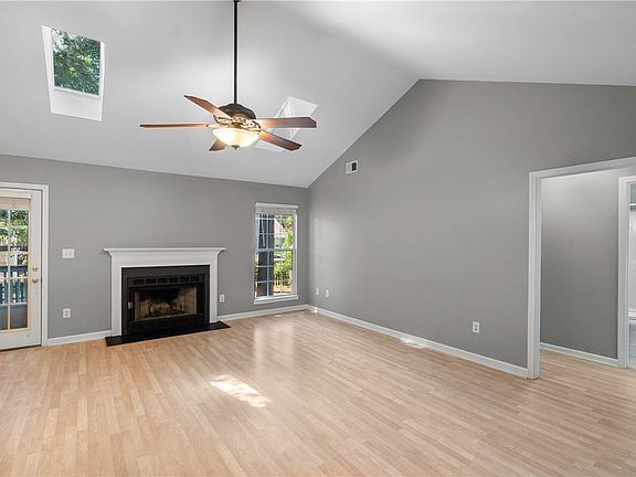 5th image of 103 Loden Ct