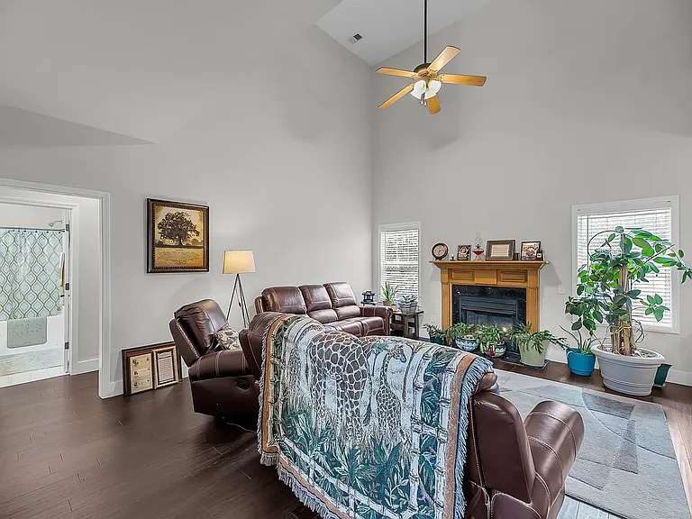 8725 Evangeline Dr — Photo 5