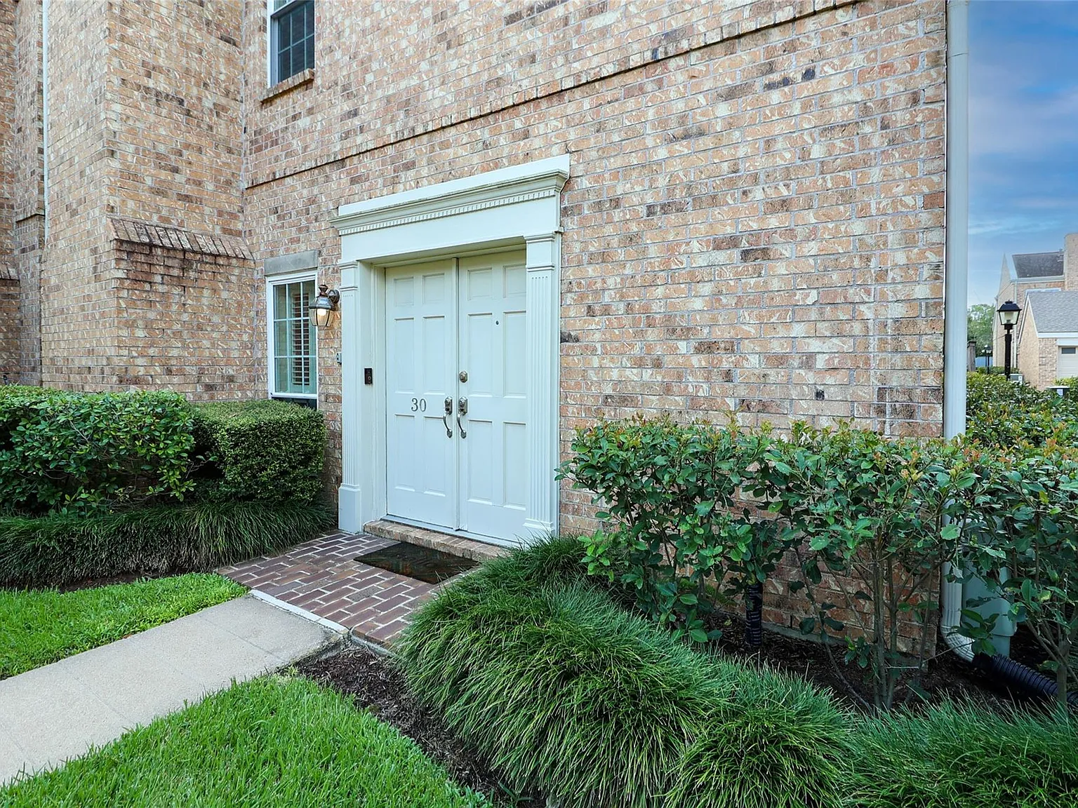 2 bed, 2.5 bath, 1588 sqft, $1,850 — Photo 4