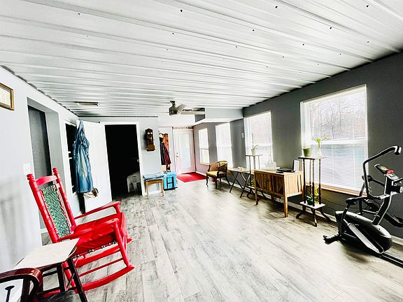 5th image of 545 Firehouse Rd