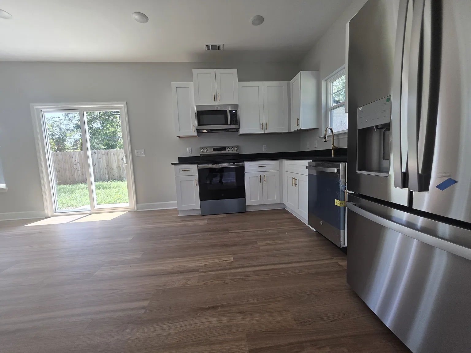 1 bed, 680 sqft, $1,350 — Photo 4