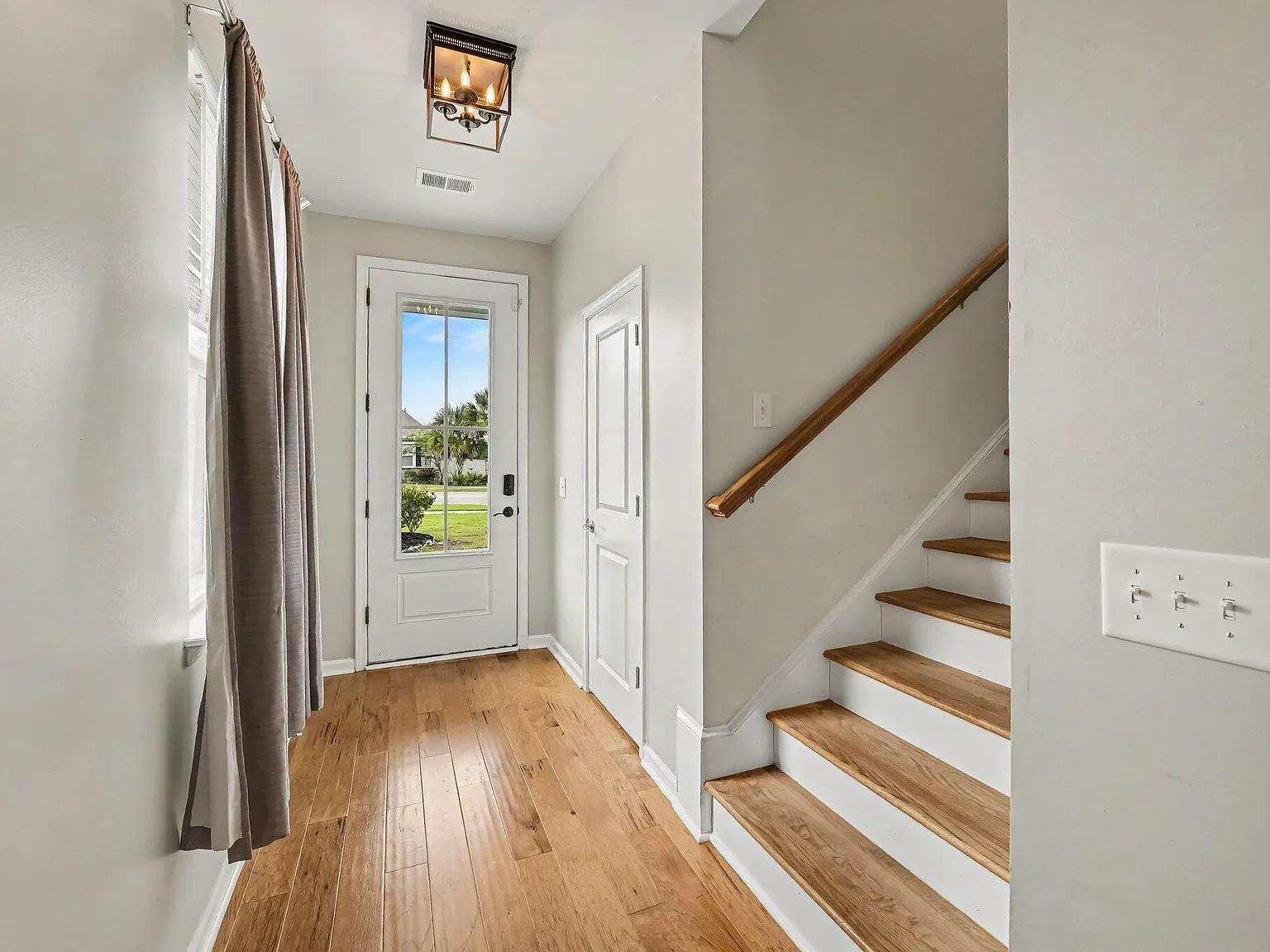 5 bed, 3.5 bath, 2594 sqft, $3,550 — Photo 4