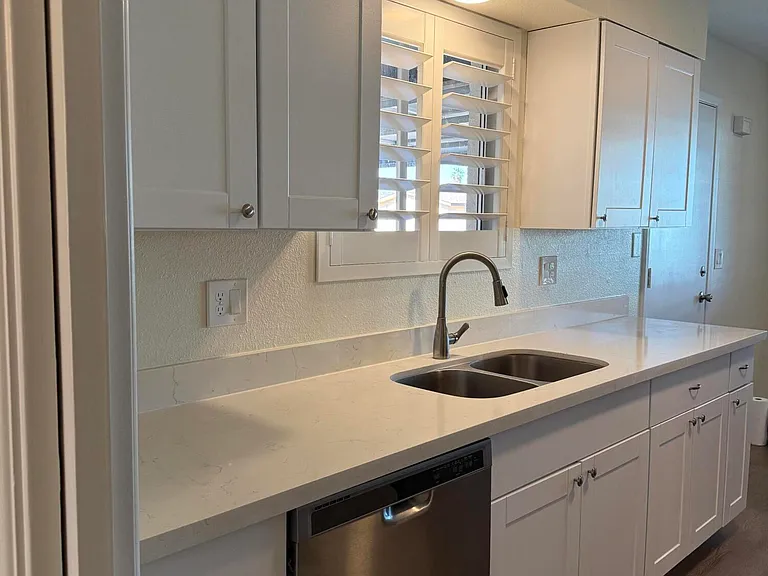 10217 W Mission Ln — Photo 8