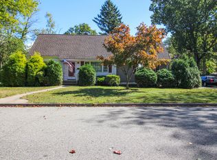 29 Edgewater Dr, Matawan, NJ 07747