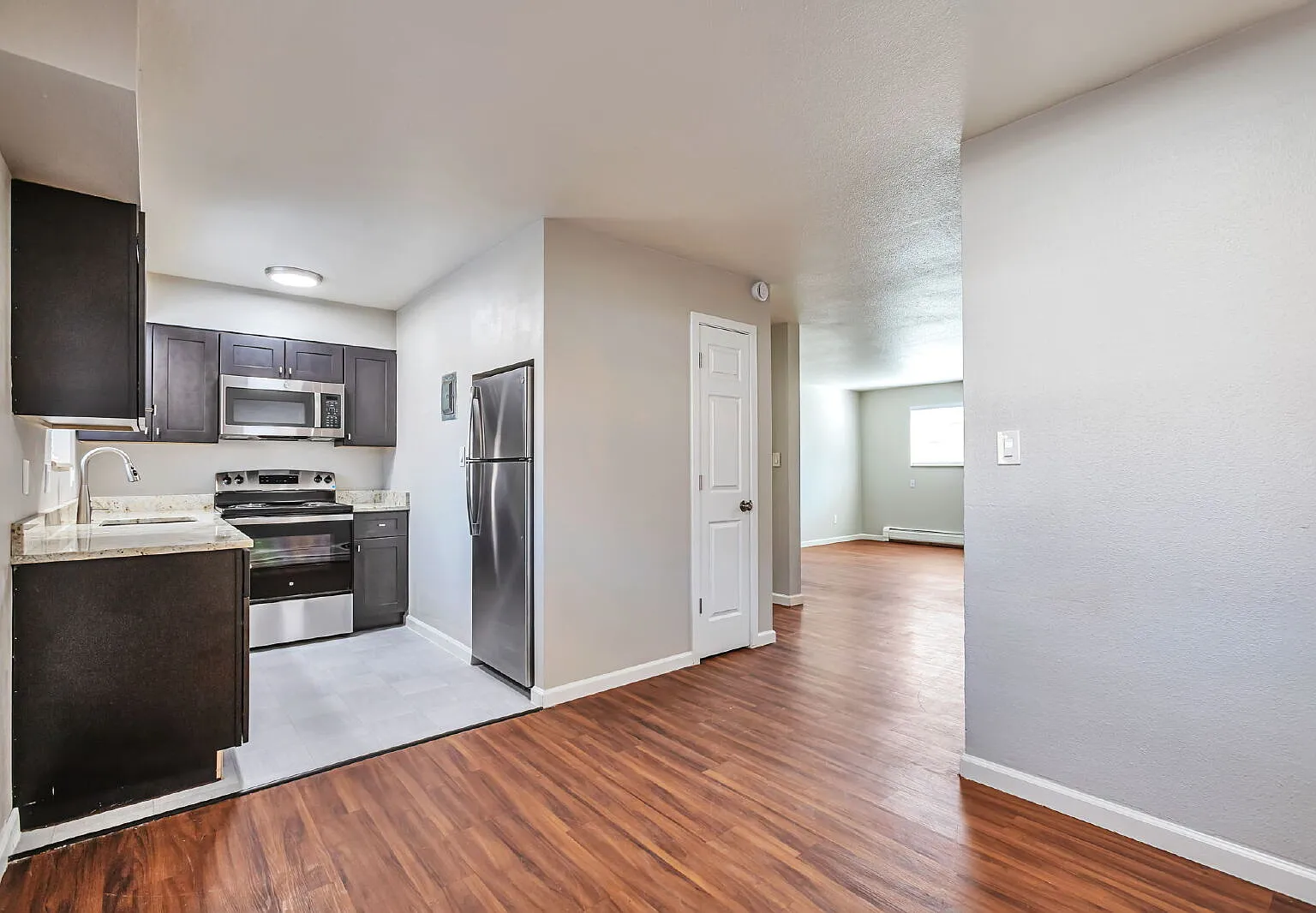 2 bed, 1.0 bath, 1000 sqft, $1,540 — Photo 4