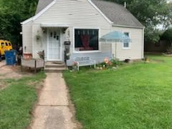 1710 Upland Dr, Kalamazoo, MI 49048