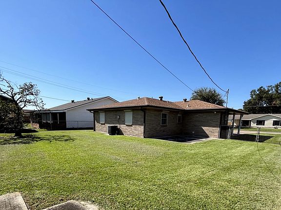 2nd image of 404 Douglas Dr