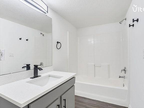 5th image of 2323 McCoy Rd APT 611