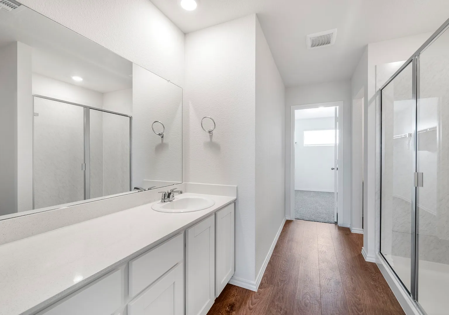 210 Mina Street — Photo 3