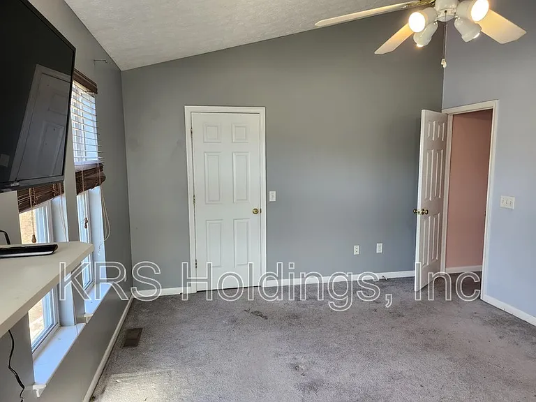 1210 Victorian Village Dr — Photo 11