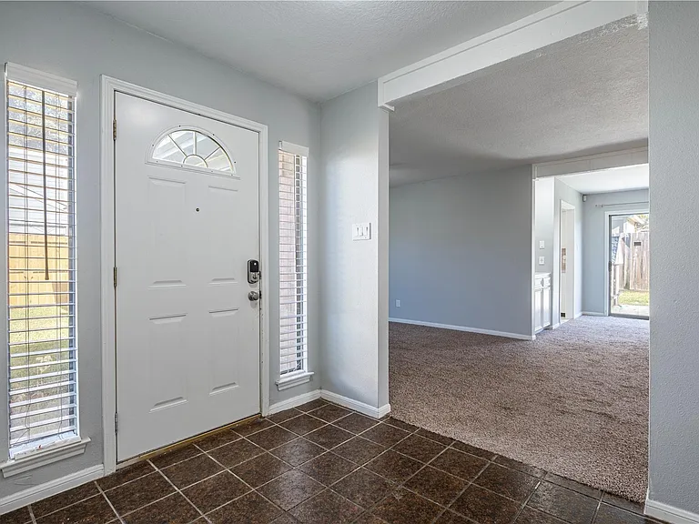 10215 Kirkwren Dr — Photo 9