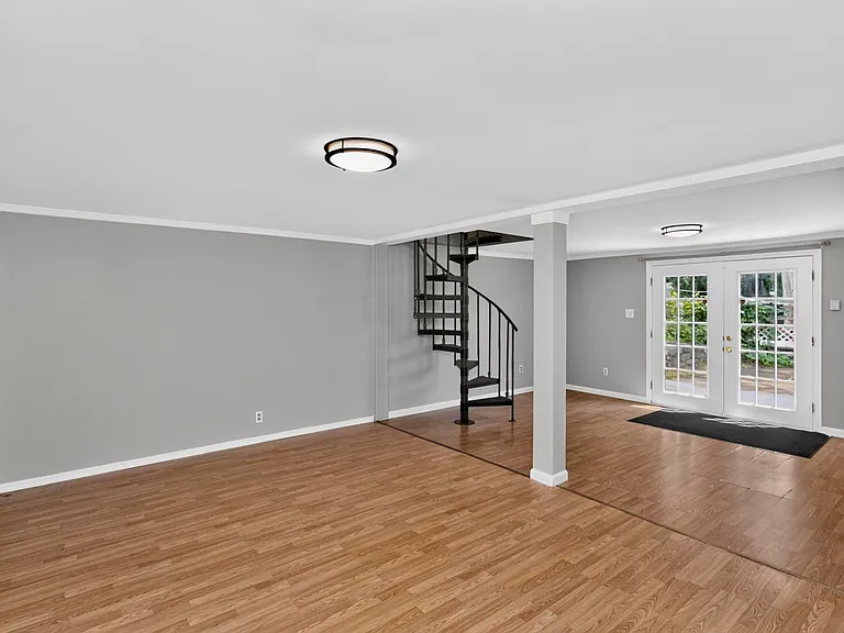 261 Eisenhower Dr — Photo 25