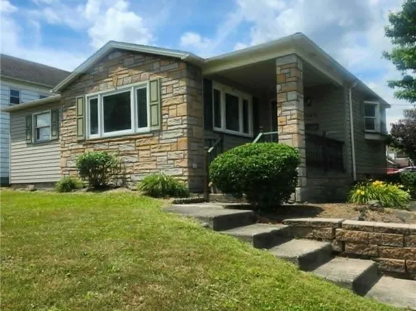 189 Center St, Struthers, OH 44471