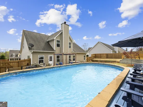 5645 Wooded Valley Way, Flowery Branch, GA 30542