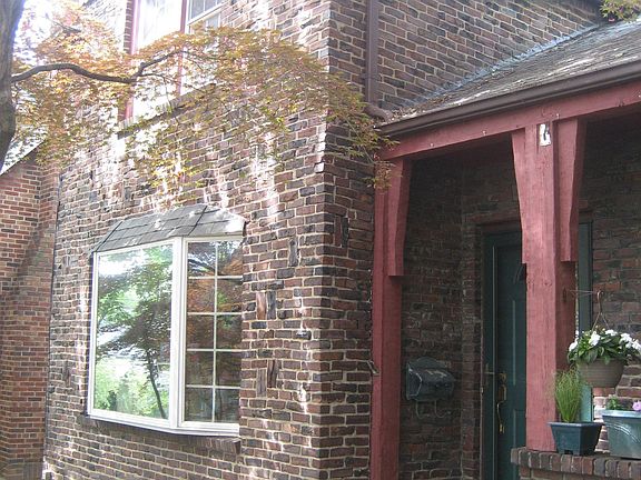 3rd image of 113 Grand Ave