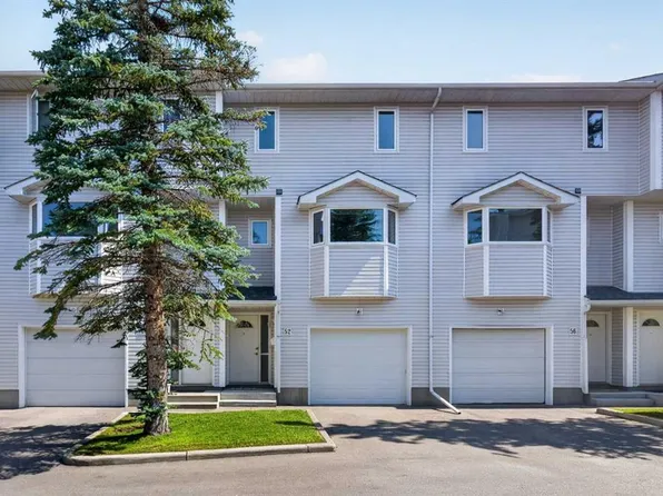 52 Glenbrook Vlg SW, Calgary, AB T3E 7E8