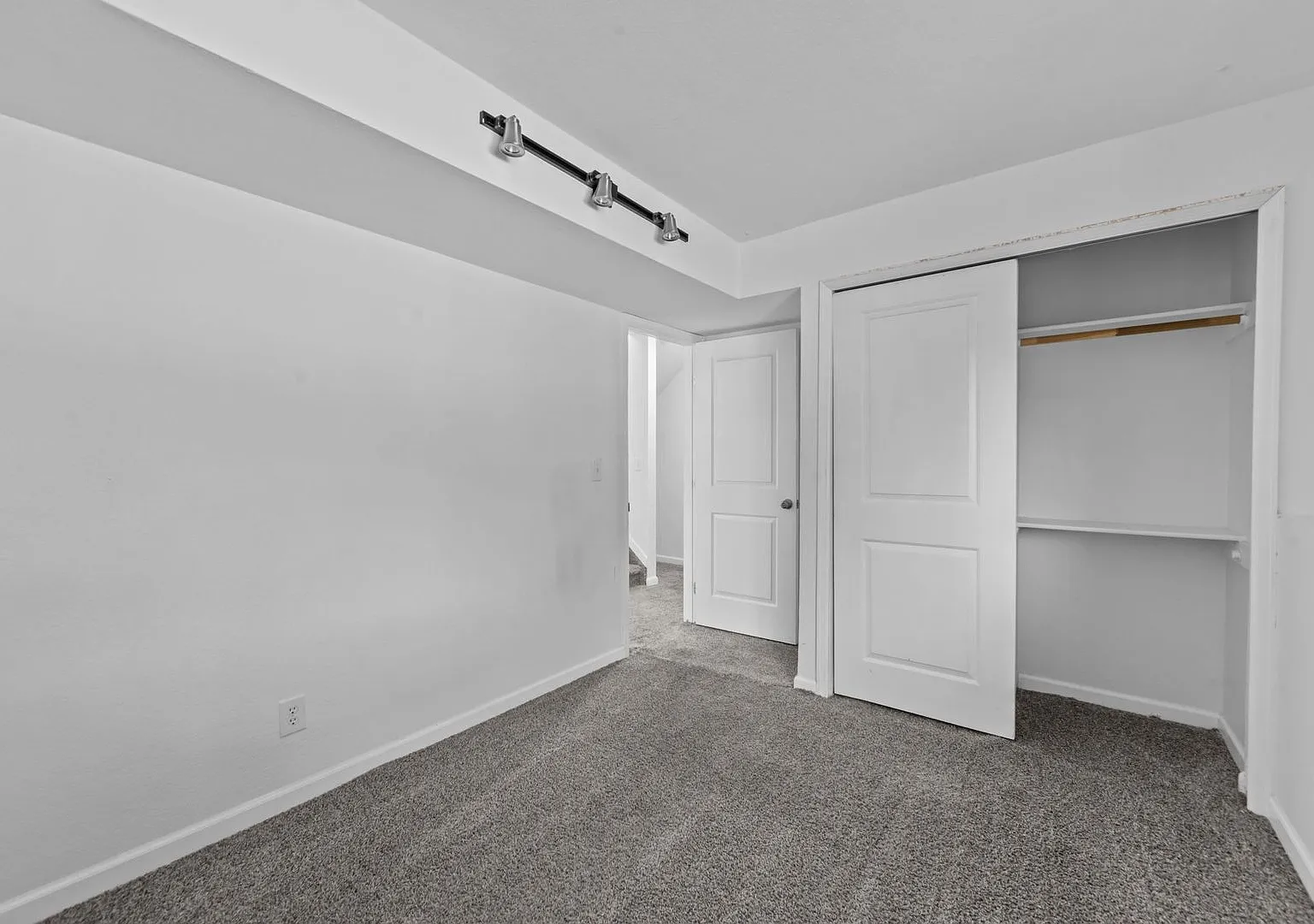Beautiful 3 Bedroom 1 Bath Home in Fountain! — Photo 3