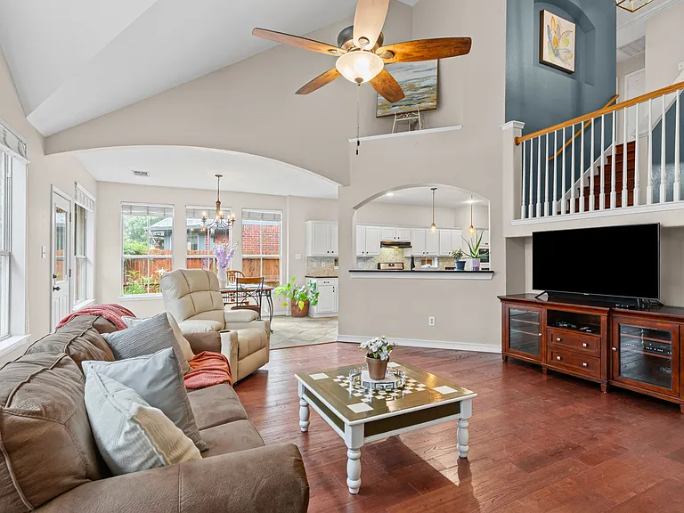 1475 Applewood Dr — Photo 9