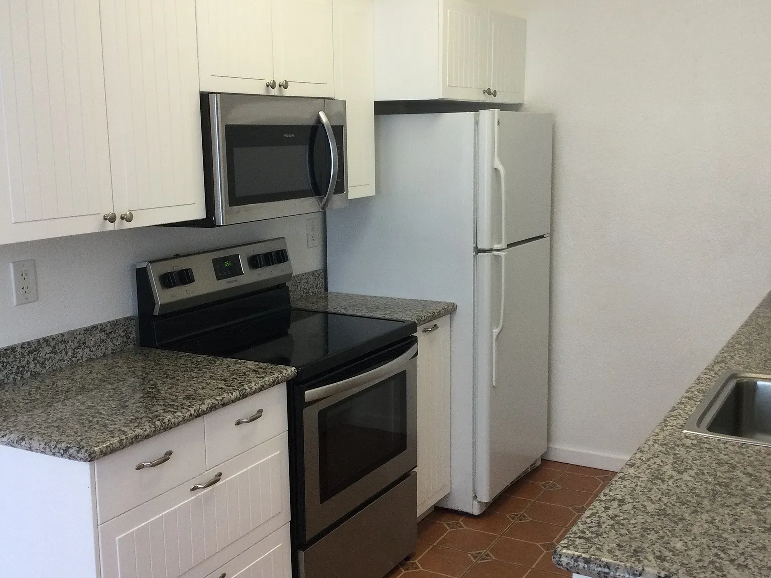 1 bed, 732 sqft, $2,300 — Photo 2