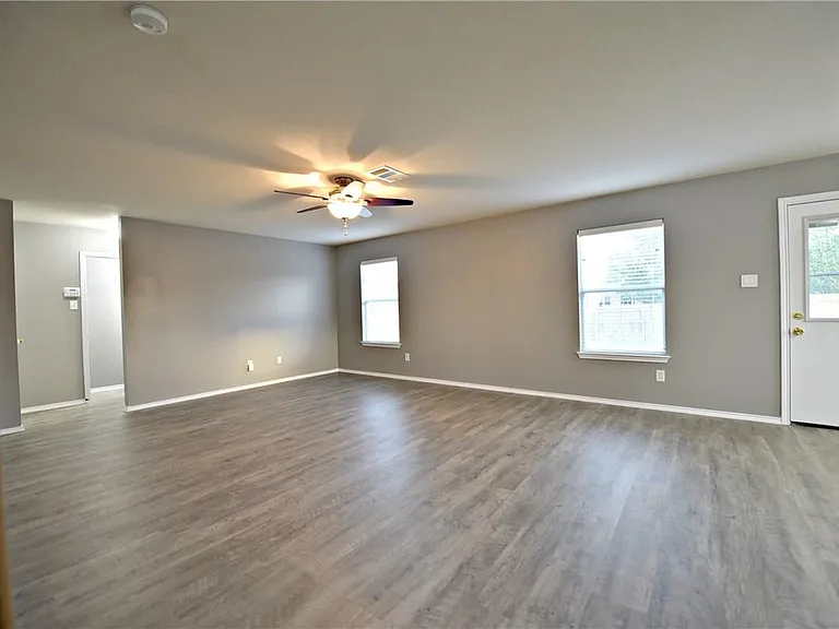 802 Rubles Ct — Photo 6