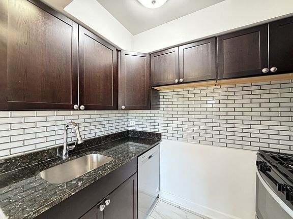 4th image of 6830 N Sheridan Rd APT 455