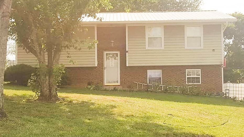1st image of 1605 Clara Dr