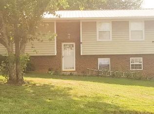 1605 Clara Dr, Dandridge, TN 37725