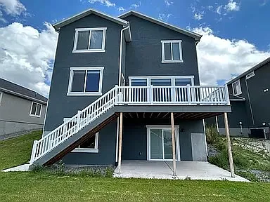 4 bed, 2.5 bath, 3306 sqft, $2,500 — Photo 2