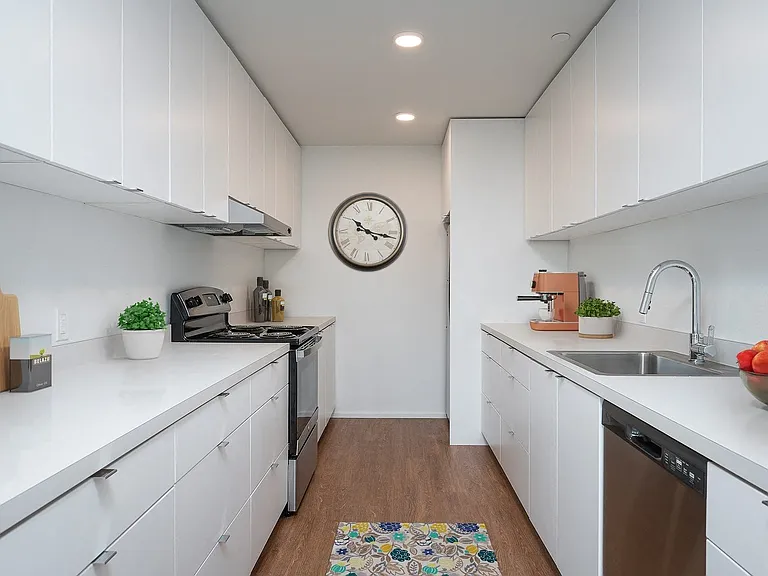Rockwood Village Apartments — Photo 76