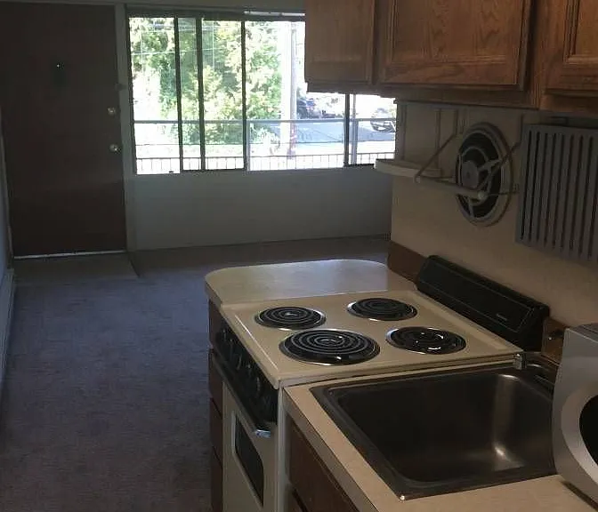 Lanai Apartments — Photo 7