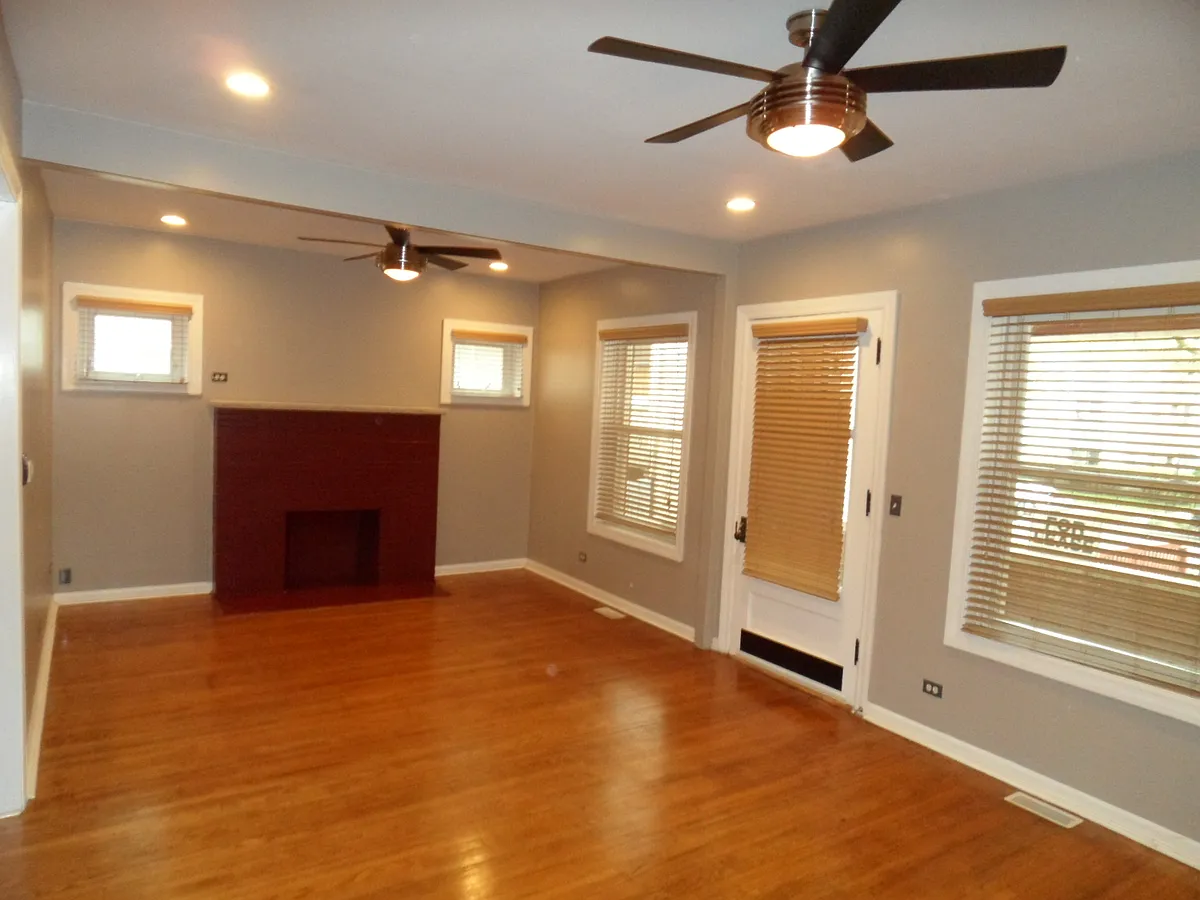 Building Photo - 1634 W Farwell Ave #1