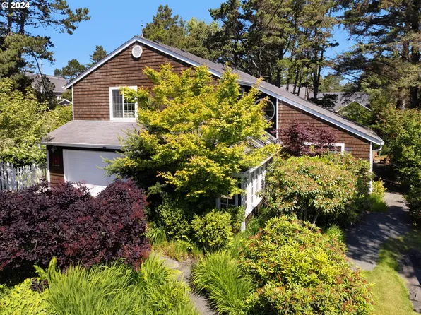 324 1st St, Gearhart, OR 97138