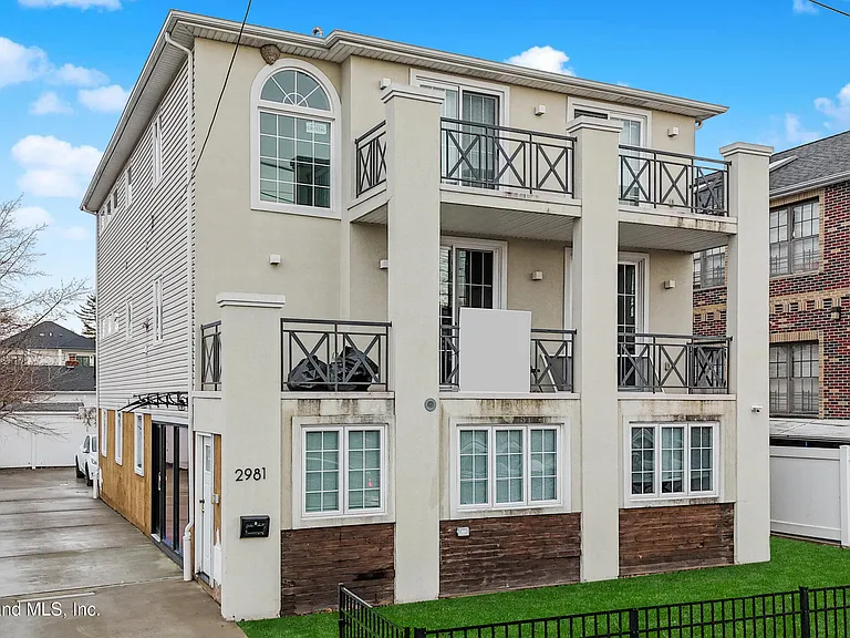 2981 Hylan Blvd — Photo 2