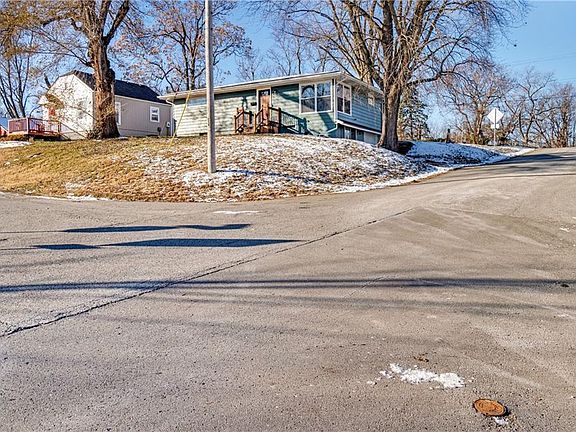 3rd image of 124 N Arlington Ave