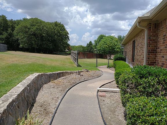 5th image of 106 Shady Wood Ct