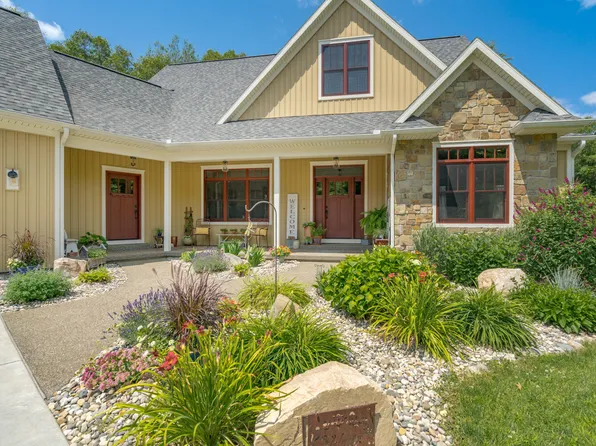 9275 W Guernsey Lake Rd, Delton, MI 49046