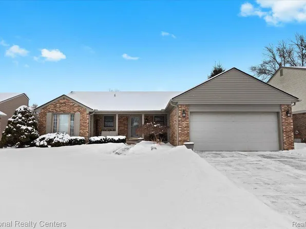 19574 Stamford Dr, Livonia, MI 48152