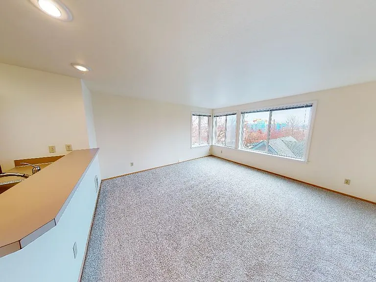 4459-Upper Fremont Close To Woodland Park Zoo — Photo 8
