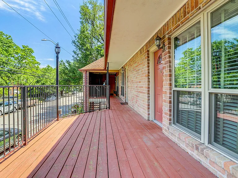 Hawthorne Apts. — Photo 10