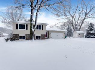 7090 Carey Ln, Osseo, MN 55369
