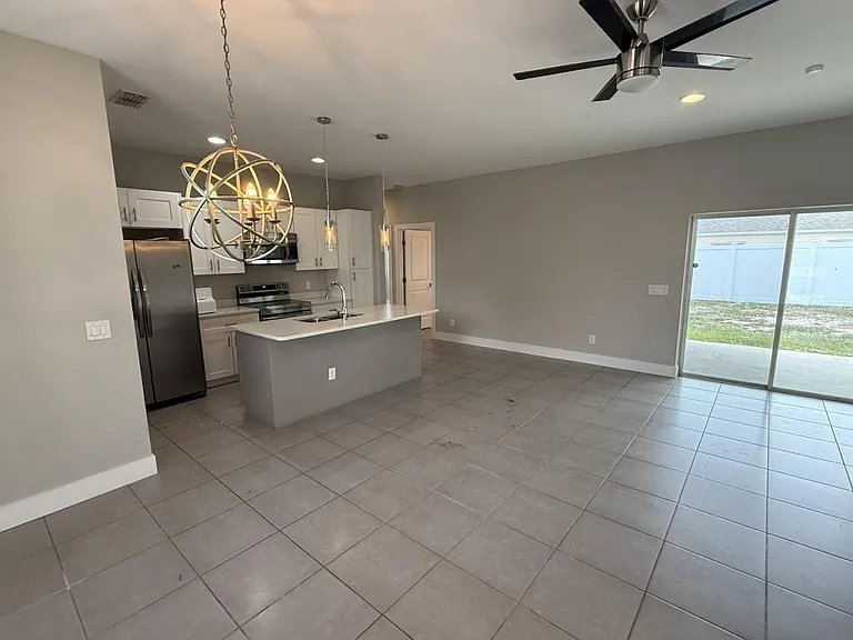 105 Zinnia Ln — Photo 4