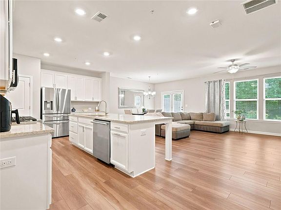 3rd image of 495 Duval Dr