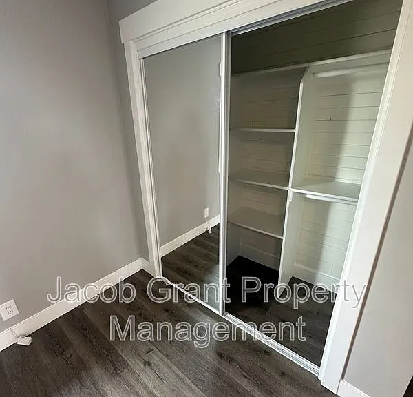 4590 N 15 E — Photo 12